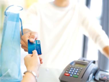 37% от българите предпочитат да плащат с карта