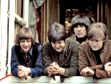 Албум с подписите на „Бийтълс“ отива на търг