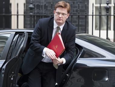 Британският кабинет изнудва петролните босове за по-евтин бензин