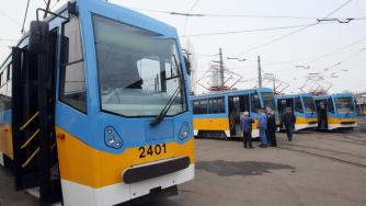 Отваряме вратите на трамвая с бутон