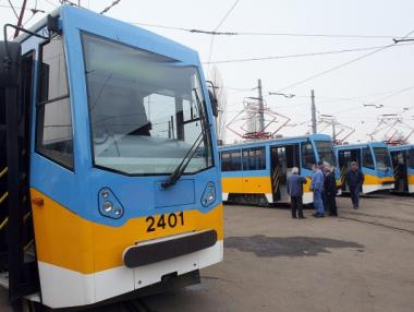 Отваряме вратите на трамвая с бутон