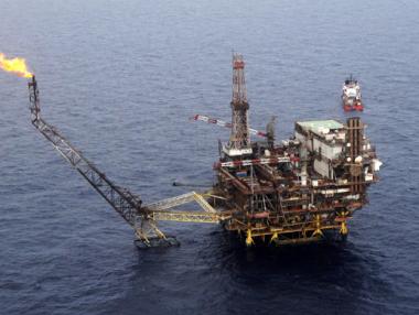 Петролът падна под 80 долара за барел