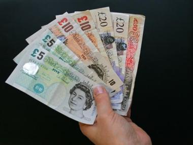 Паундът достигна 14-месечно дъно спрямо долара