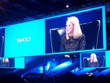 Инвеститори в Yahoo искат сливане с AOL