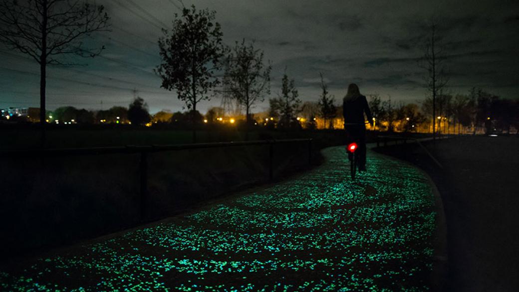 Пуснаха светеща велоалея в Холандия