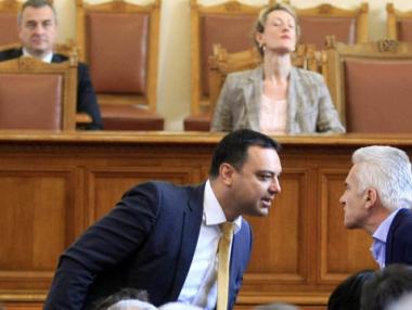 Новите министри за пръв път ще отговарят пред депутатите