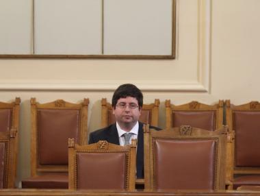 Гласът на ДПС за плоския данък спасил кабинета