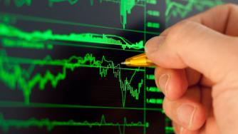 Икономиката продължава да расте въпреки политиката