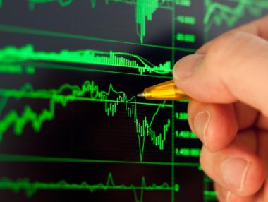 Икономиката продължава да расте въпреки политиката