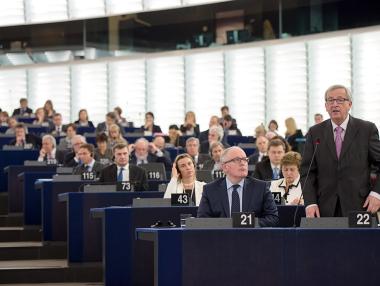 Юнкер обиден на евродепутатите, наричали го Ал Капоне