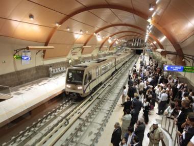 Оборудват третия лъч на метрото със стъклен параван