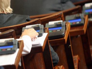 Без коледни добавки за всички пенсионери