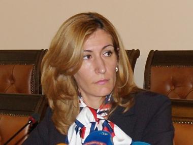 Ангелкова предлага по-лек визов режим за туристи от Балканите