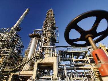 Нов рекорден спад на цената на петрола