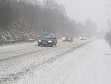 Жълт код за снеговалежи в 14 области в страната