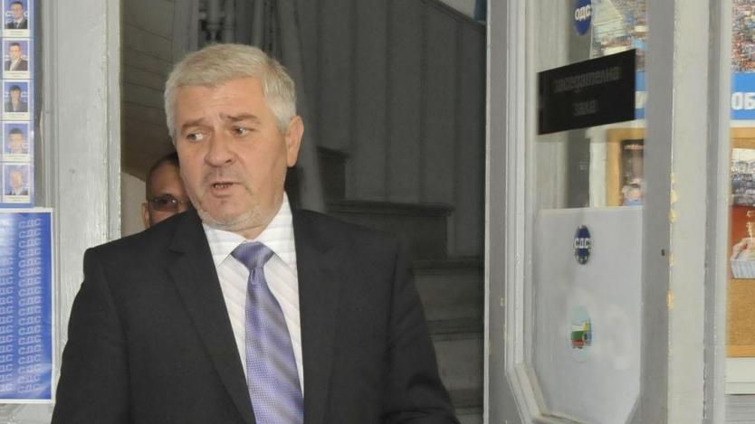 Увеличават заплатите в \