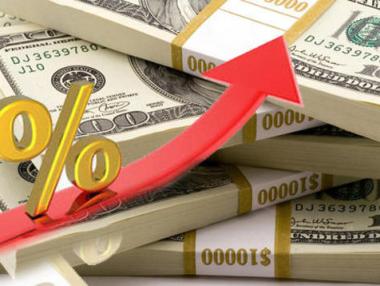 Доларът с 2,7-годишен връх срещу еврото и йената