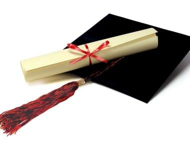 ИПИ: Дипломата за висше образование девалвира