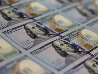 Доларът остава силен след данните за заетостта