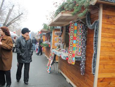 Откриха коледния базар в Свиленград