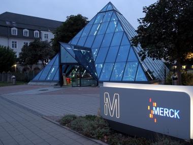 Merck плаща $8,4 млрд. за производител на антибиотици