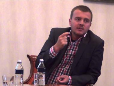 Дефицитът да се съкрати наполовина