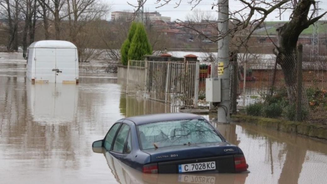 Южна България остава под вода