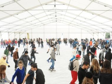 Най-голямата ледена пързалка на Балканите отваря врати утре