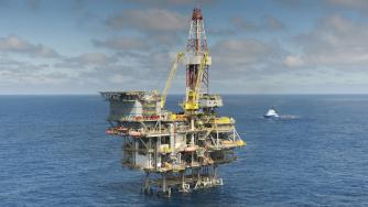 Суровият петрол Brent падна под 60 долара