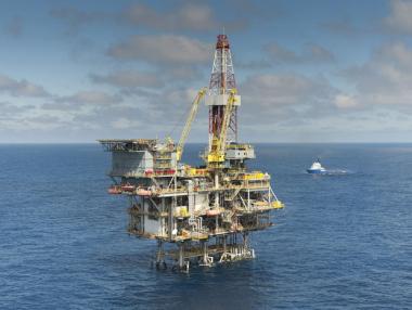 Суровият петрол Brent падна под 60 долара