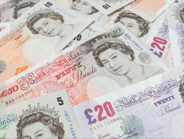 Инфлацията във Великобритания с 12-годишно дъно