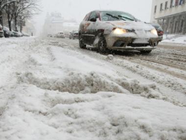 Сняг над цялата страна, затворени са няколко прохода