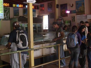 Венецуела остава без сладолед и мляко