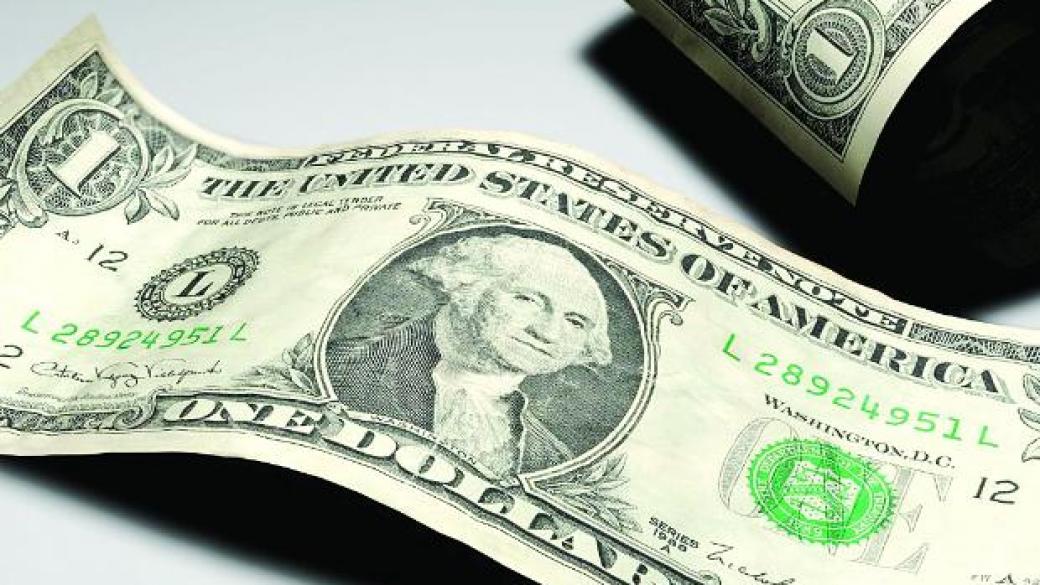 Доларът доближи няколкогодишни върхове след Коледа