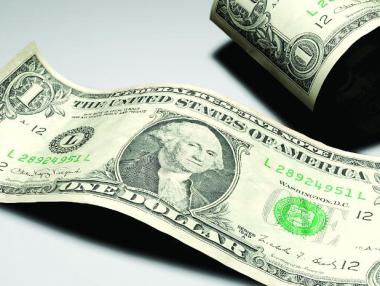 Доларът доближи няколкогодишни върхове след Коледа