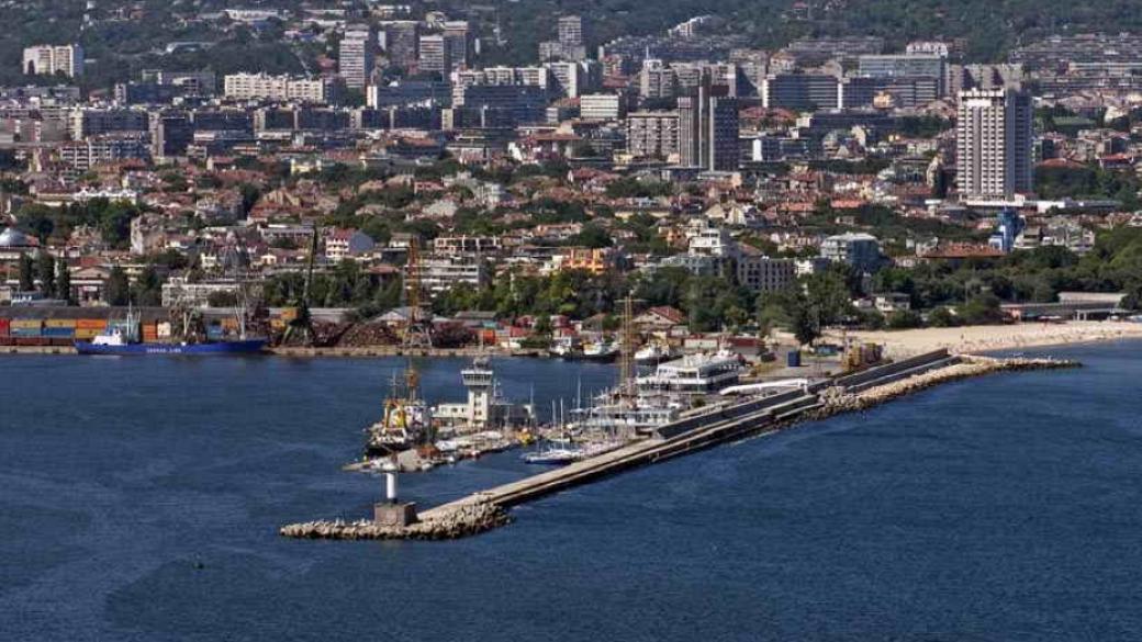 Затвориха Пристанище Варна заради силен вятър