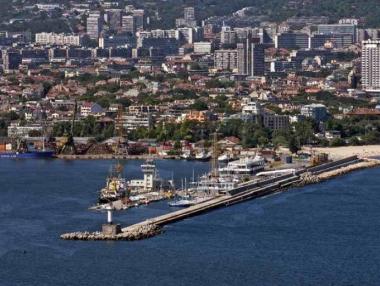 Затвориха Пристанище Варна заради силен вятър