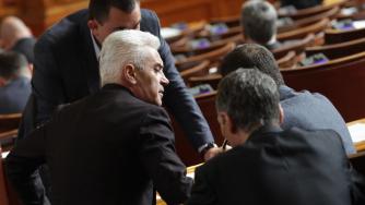 „Атака“ иска връщане на пушенето в заведенията