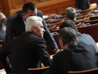 „Атака“ иска връщане на пушенето в заведенията