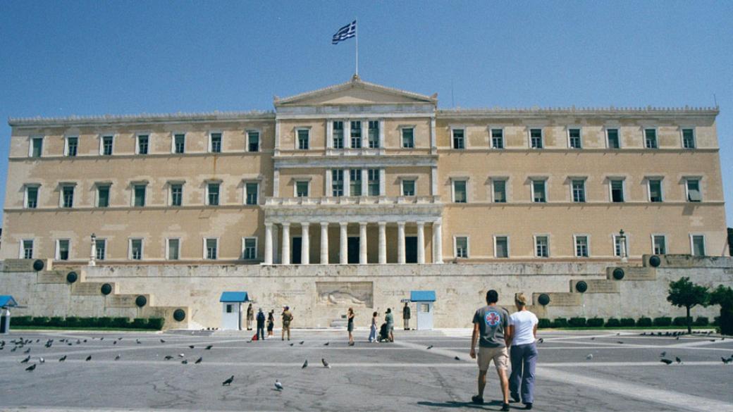 Разпуснаха гръцкия парламент