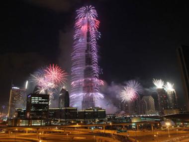 Дубай се цели към нов световен рекорд за осветление