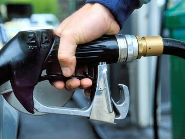 Рекорден спад на цените на основните горива