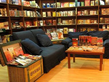 Хартиената книга отвръща на удара