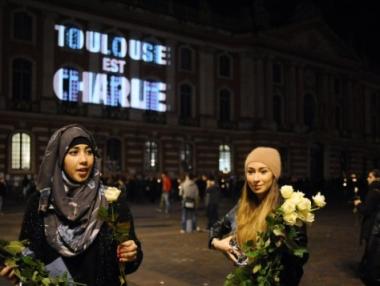 Стотици хиляди почетоха жертвите на нападенията във Франция