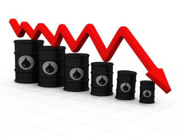 Петролът продължава хода си надолу