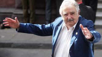 Най-бедният президент дарил $550 000