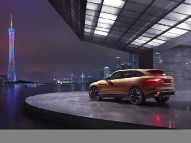 Ягуар пуска дебютен SUV