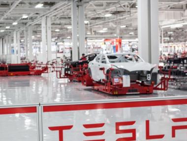 Tesla излиза на печалба едва през 2020 г.