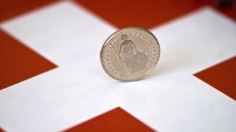 Фалити и мащабни загуби след поскъпването на франка