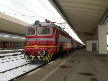 БДЖ няма да спира пътнически влакове